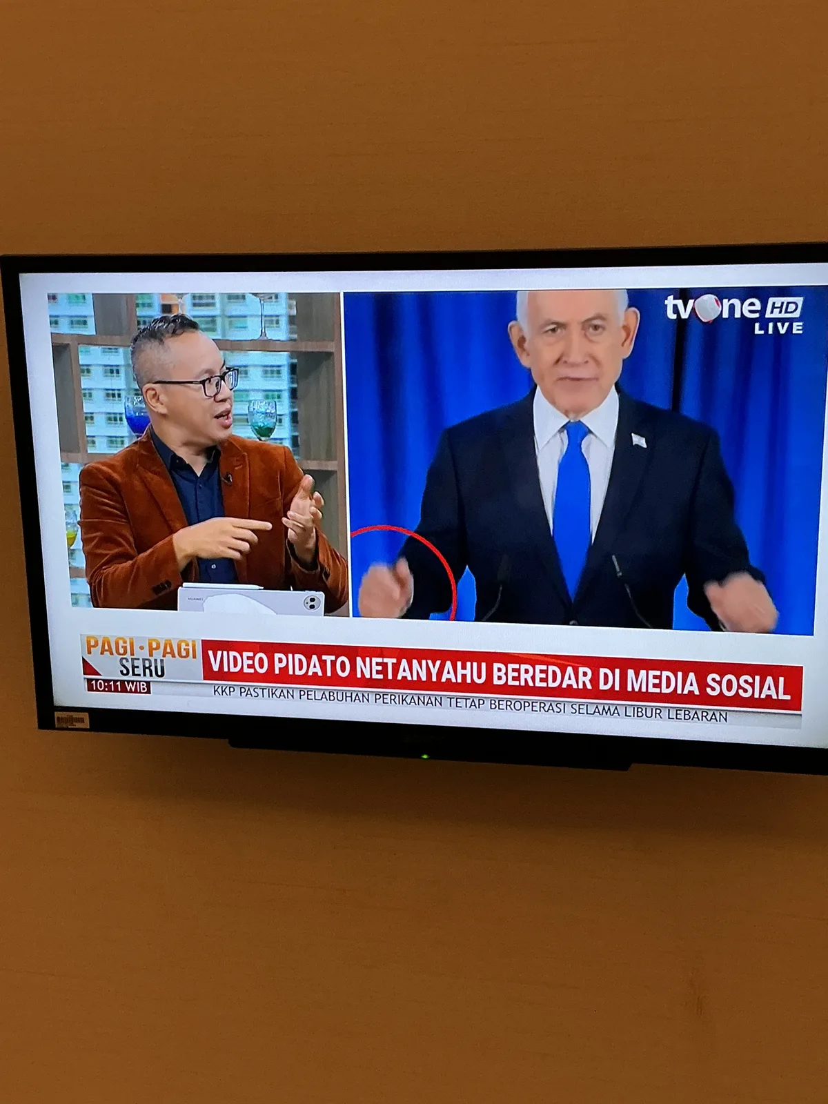 Dee Ferdinand dalam media appearance tvOne